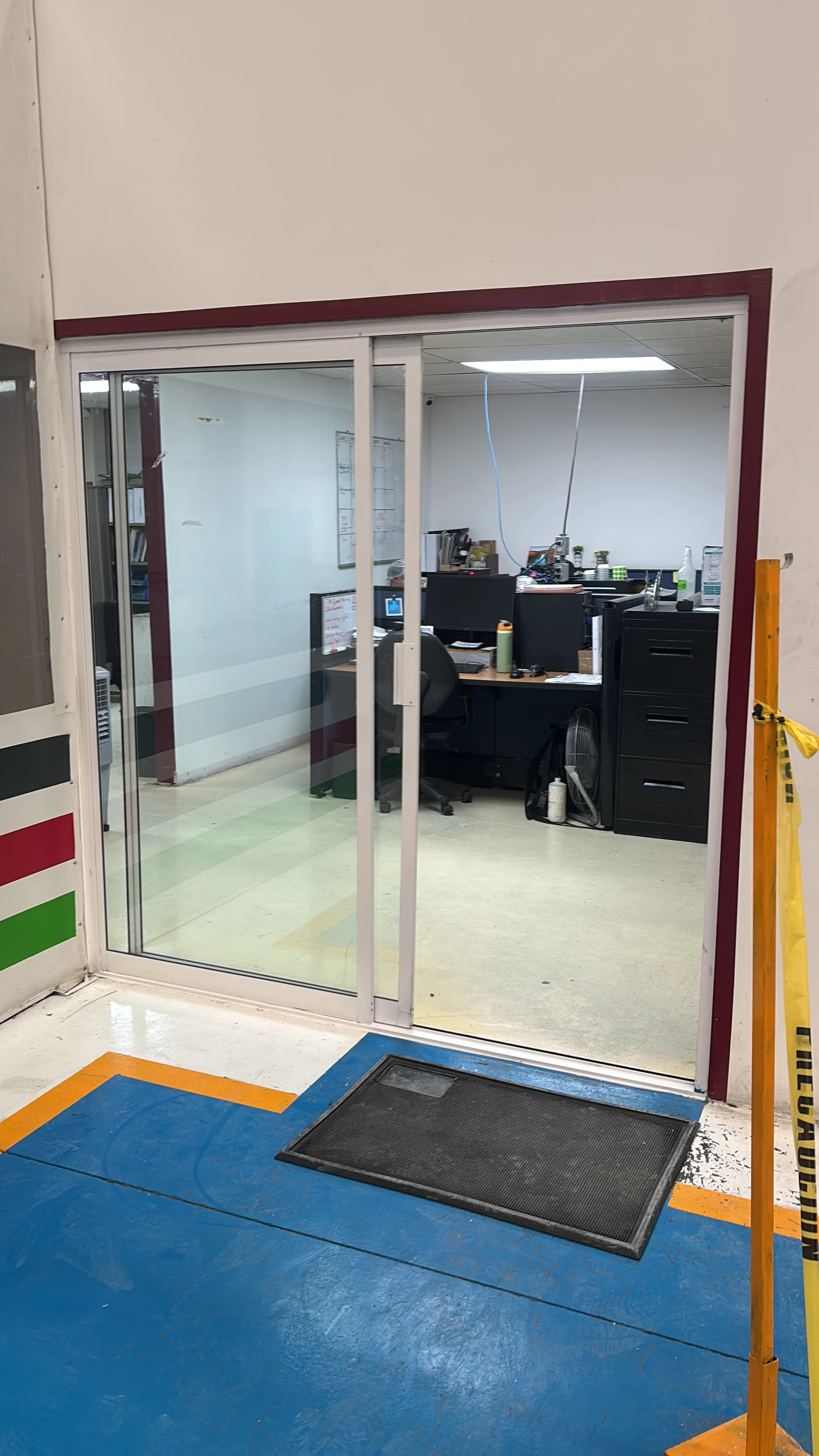 Sistema de cancelería industrial AVOS para naves y talleres