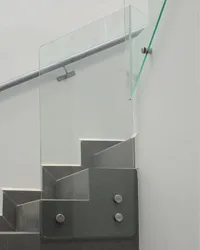 Barandal de vidrio templado instalado por Grupo AVOS