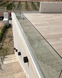Barandal de vidrio para terraza instalado por Grupo AVOS