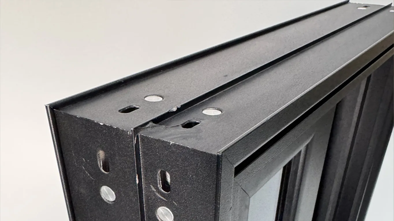 Perfil de aluminio con anodizado natural