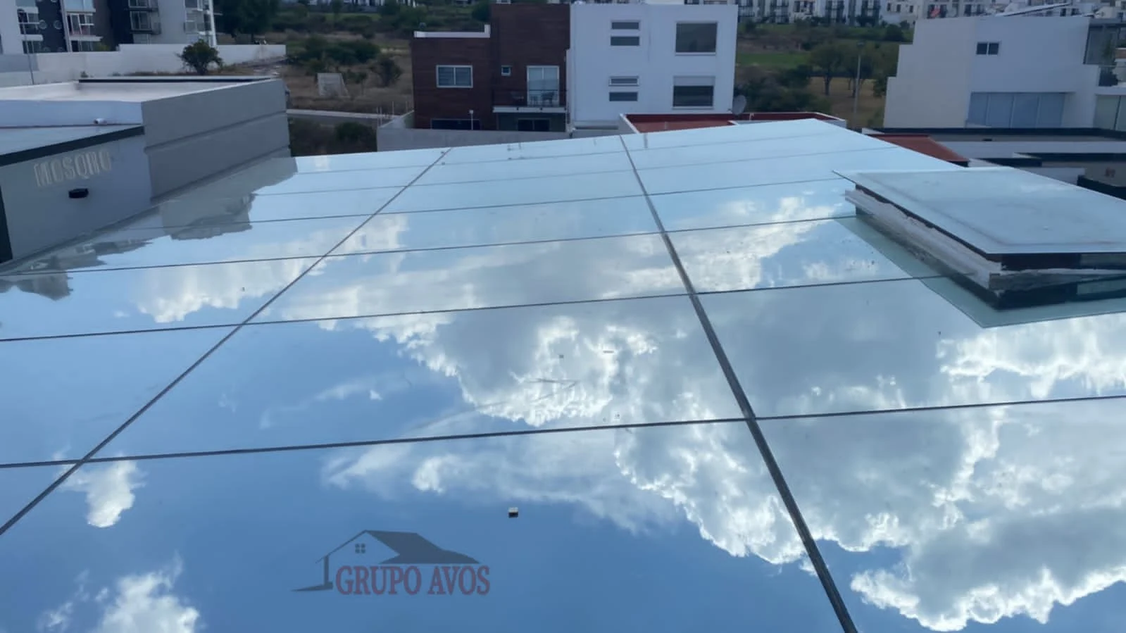 Techo de vidrio reflectante