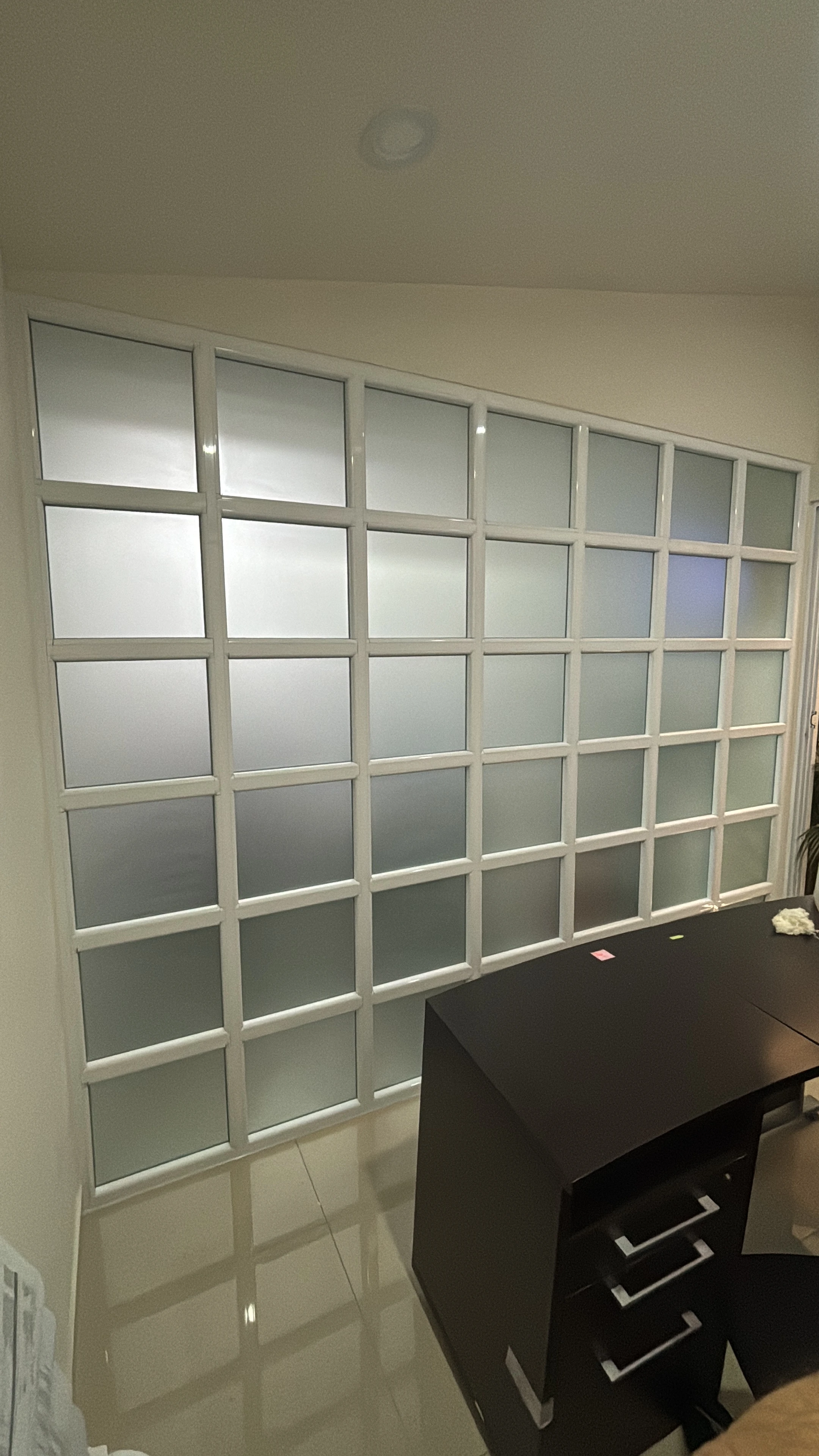 Mampara con ventana y vidrio