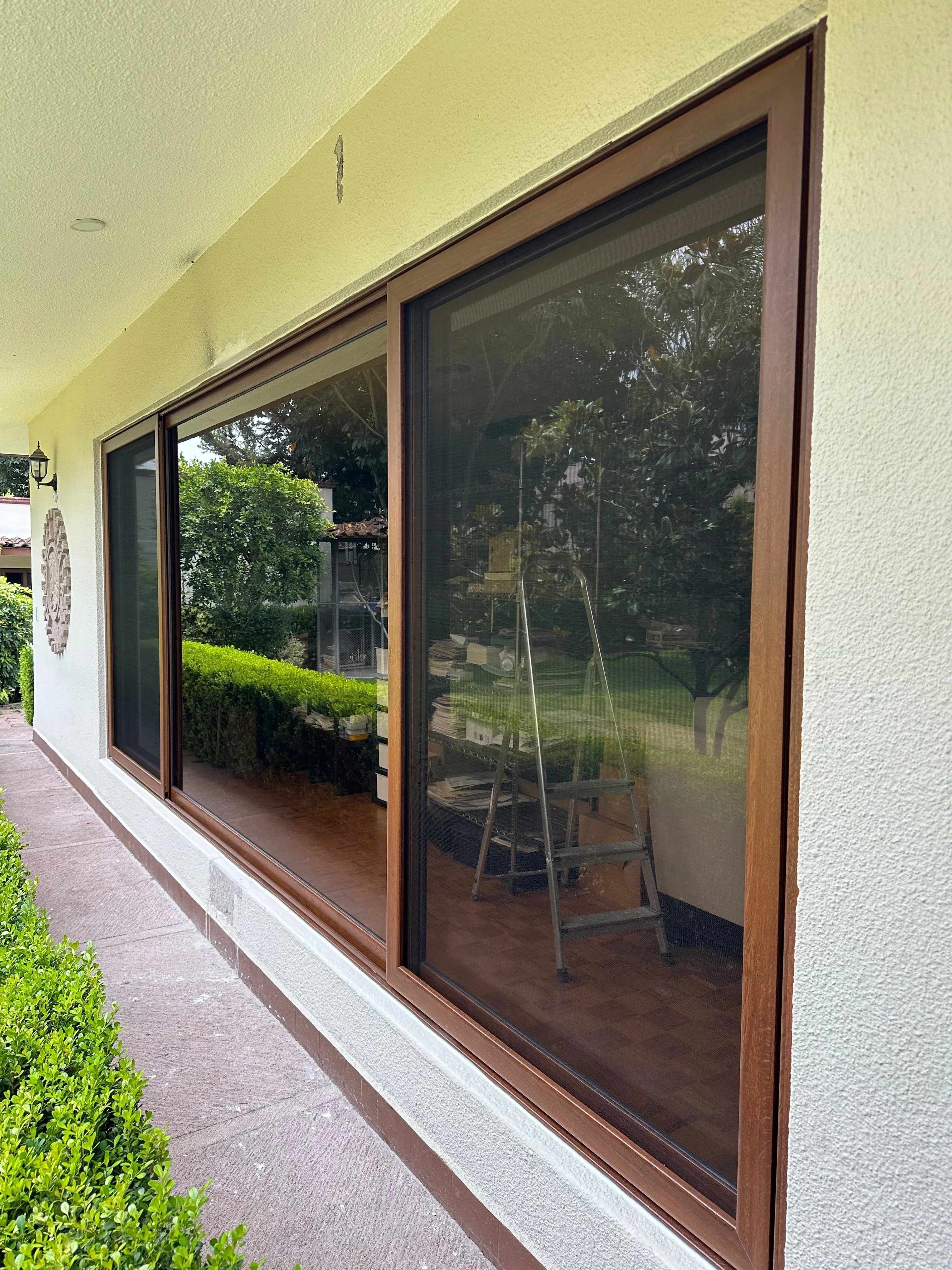 Ventana de aluminio Grupo Avos modelo 01